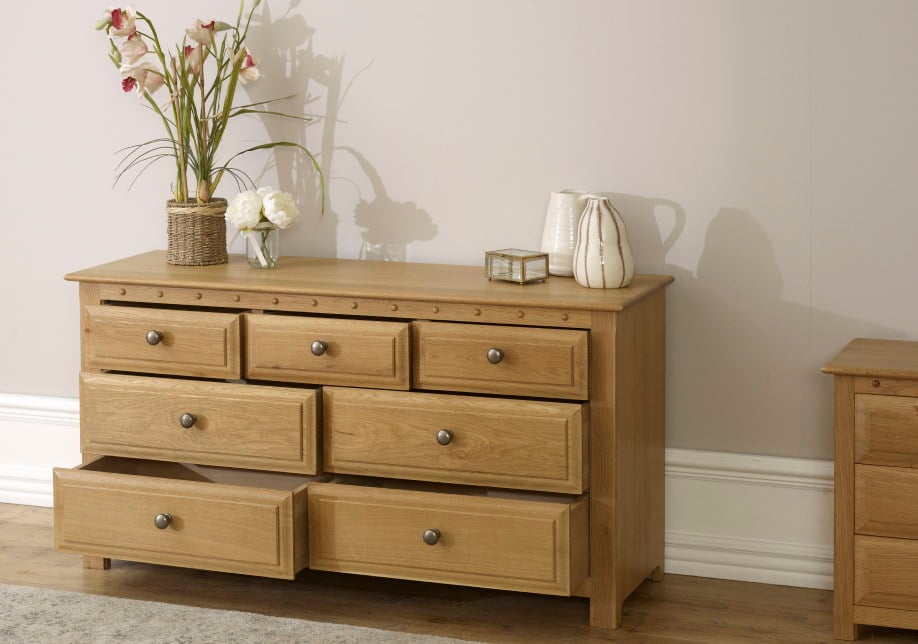 Painted Oak Bedroom Furniture vs Natural Oak Which is Better?
